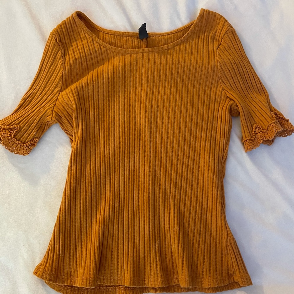 mustard yellow baby tee